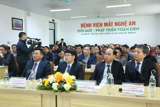ແຂວງເຫງະອານ ປ່ຽນຈຸດສຸມຈາກການປ້ອງກັນຕາບອດໄປສູ່ການຄຸ້ມຄອງພະຍາດຊໍາເຮື້ອ, ໂດຍນໍາໃຊ້ AI ຢ່າງແຂງແຮງ - ຮູບທີ 2. Nghệ An chuyển trọng tâm phòng chống mù lòa sang quản lý bệnh mạn tính, ứng dụng mạnh AI
- Ảnh 2.