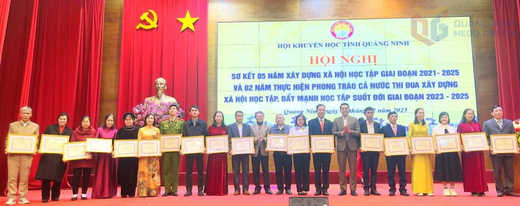 Vynikající vzdělávací komunity obdržely pochvalné certifikáty od Provinční asociace pro podporu vzdělávání.