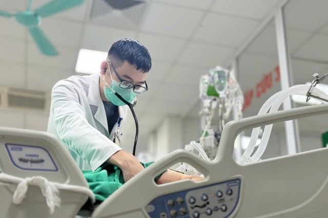 Bệnh nhân cúm suy hô hấp nhanh, phổi trắng xóa 2 bên- Ảnh 2.
