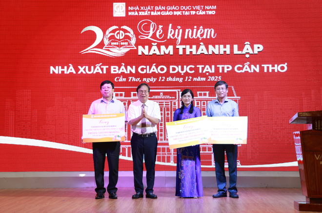 Tặng tủ sách giáo khoa dùng chung trị giá 3 tỷ đồng cho Cần Thơ, An Giang, Cà Mau- Ảnh 1.