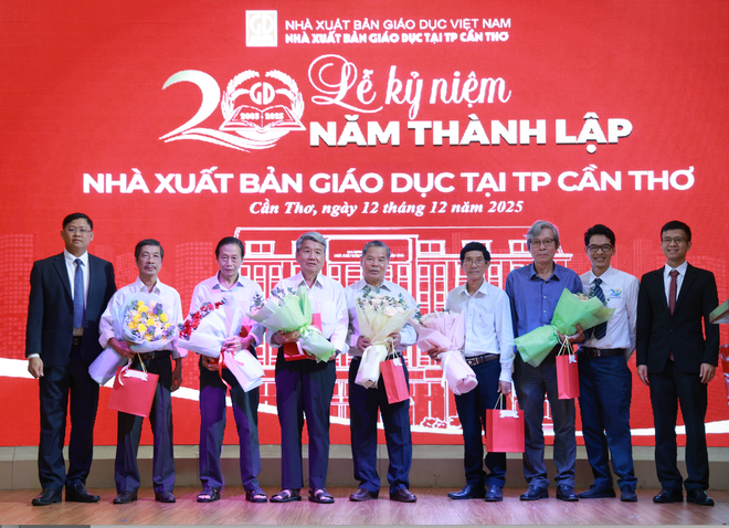Tặng tủ sách giáo khoa dùng chung trị giá 3 tỷ đồng cho Cần Thơ, An Giang, Cà Mau- Ảnh 4.