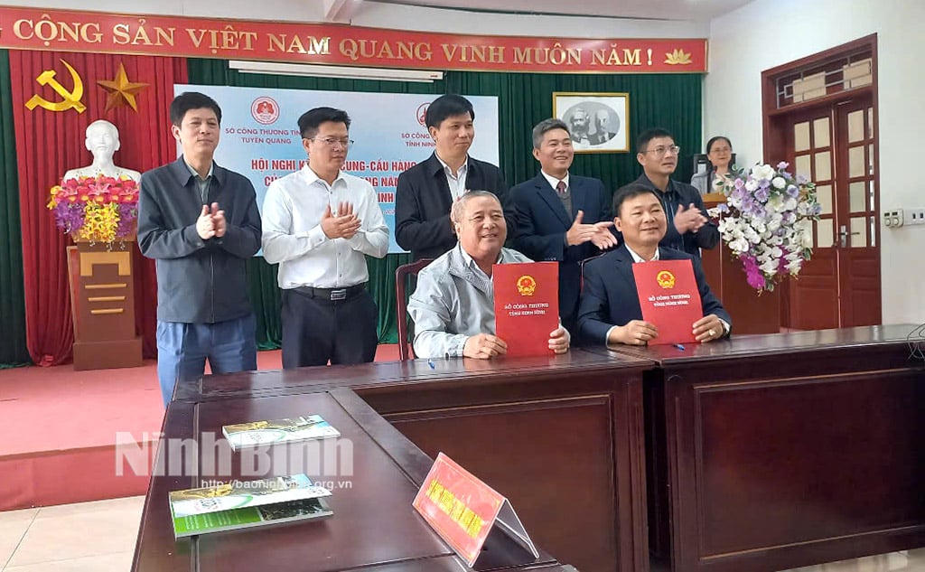 Zástupci podniků a družstev podepsali memoranda o porozumění a smlouvy o spotřebě produktů.