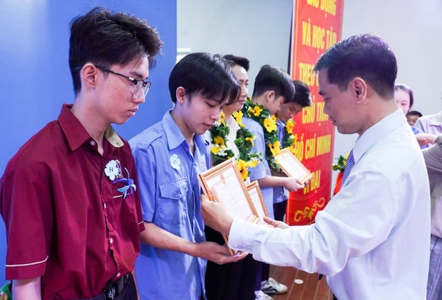 Trường CĐ Lý Tự Trọng 