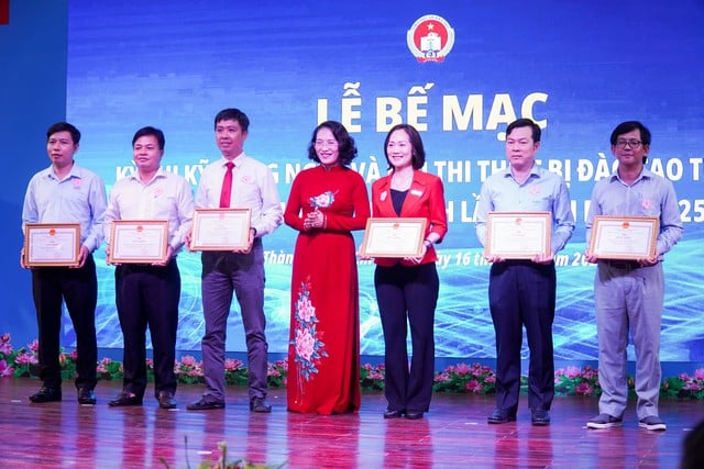 Trường CĐ Lý Tự Trọng 