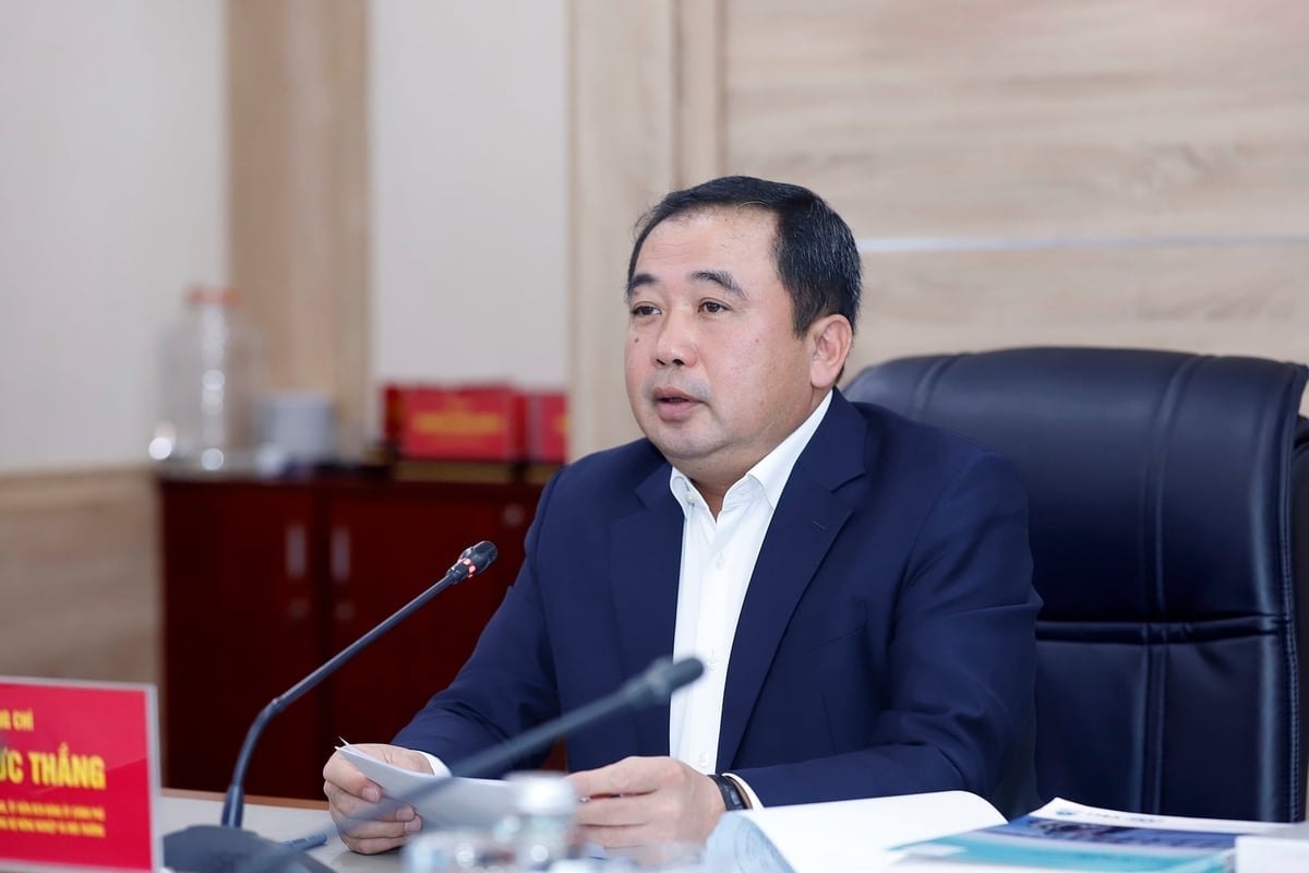 Bộ trưởng Trần Đức Thắng nhấn mạnh, với chức năng quản lý nhà nước về biển, hải đảo, Bộ Nông nghiệp và Môi trường mong muốn phát triển nuôi biển trở thành một trong những ngành kinh tế biển quan trọng của đất nước và sẽ tích cực phối hợp với các bộ, ngành, địa phương để triển khai hiệu quả. Ảnh: Khương Trung.