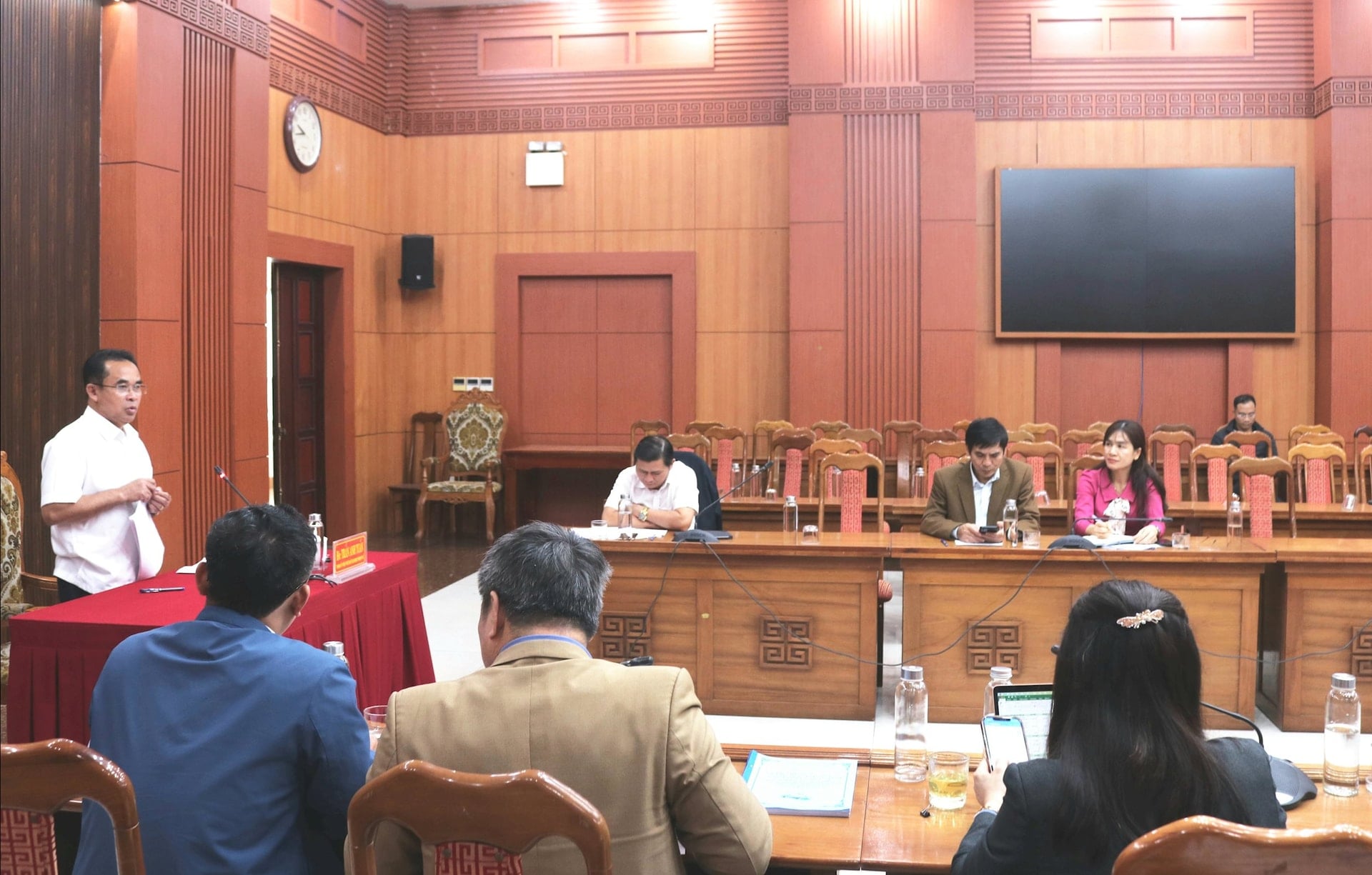 Quang cảnh buổi làm việc. Ảnh: HOÀNG LIÊN