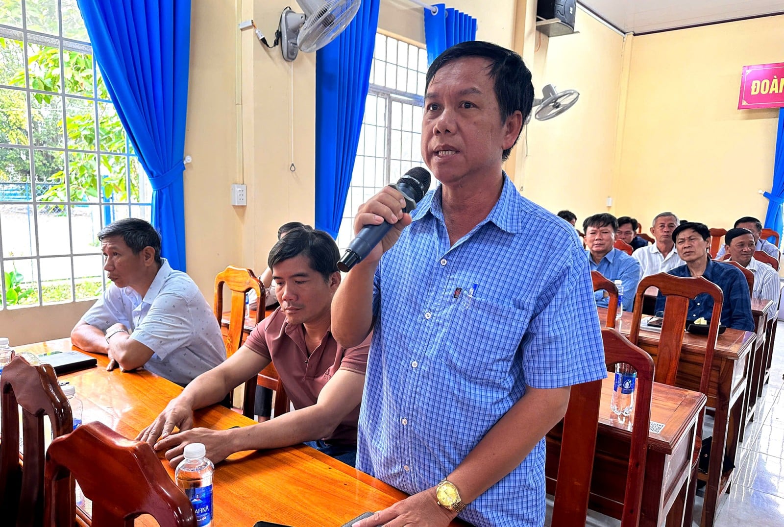 គណៈកម្មាធិការបក្ស និងរដ្ឋាភិបាលមូលដ្ឋាននៃឃុំវិញយ៉ា បានជួបសន្ទនាដោយផ្ទាល់ជាមួយប្រជាជន។