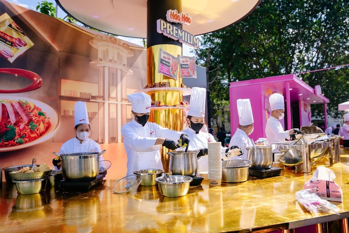 មនុស្សជាង ២៥០០ នាក់បានរីករាយជាមួយមីនៅក្នុងព្រឹត្តិការណ៍នេះ។ រូបថត៖ Acecook វៀតណាម។