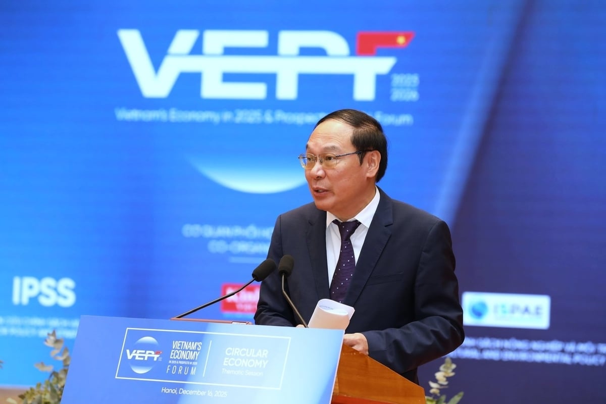 Le Cong Thanh mezőgazdasági és környezetvédelmi miniszterhelyettes szerint az ágazat továbbra is erőteljesen fogja támogatni a körforgásos gazdasági modellt, a hulladékot erőforrásként kezelve és digitális környezetben kezelve azt. Fotó: Tri Phong. Thứ trưởng Bộ Nông nghiệp và Môi trường Lê Công Thành cho biết, ngành sẽ tiếp tục thúc đẩy mạnh mẽ mô hình kinh tế tuần hoàn, coi chất thải là tài nguyên và được quản lý trên môi trường số. Ảnh: Tri Phong.