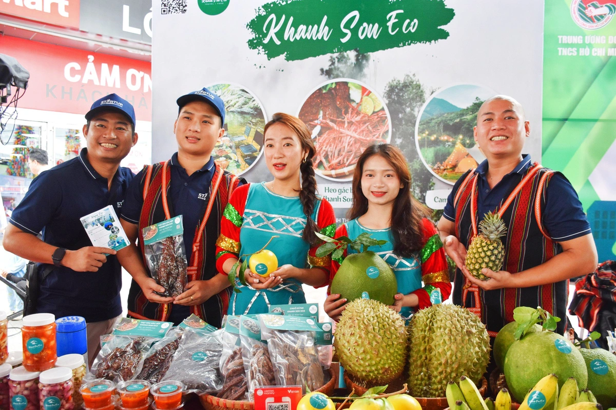 ដោយមានធនធានពីកម្មវិធីនេះ ខេត្ត Khanh Hoa កំពុងលើកទឹកចិត្តយុវជនជំនាន់ក្រោយយ៉ាងសកម្មឱ្យហ៊ានគិត ហ៊ានធ្វើសកម្មភាព និងតាំងចិត្តចាប់ផ្តើមអាជីវកម្ម និងក្លាយជាអ្នកមាននៅក្នុងស្រុកកំណើតរបស់ពួកគេ។