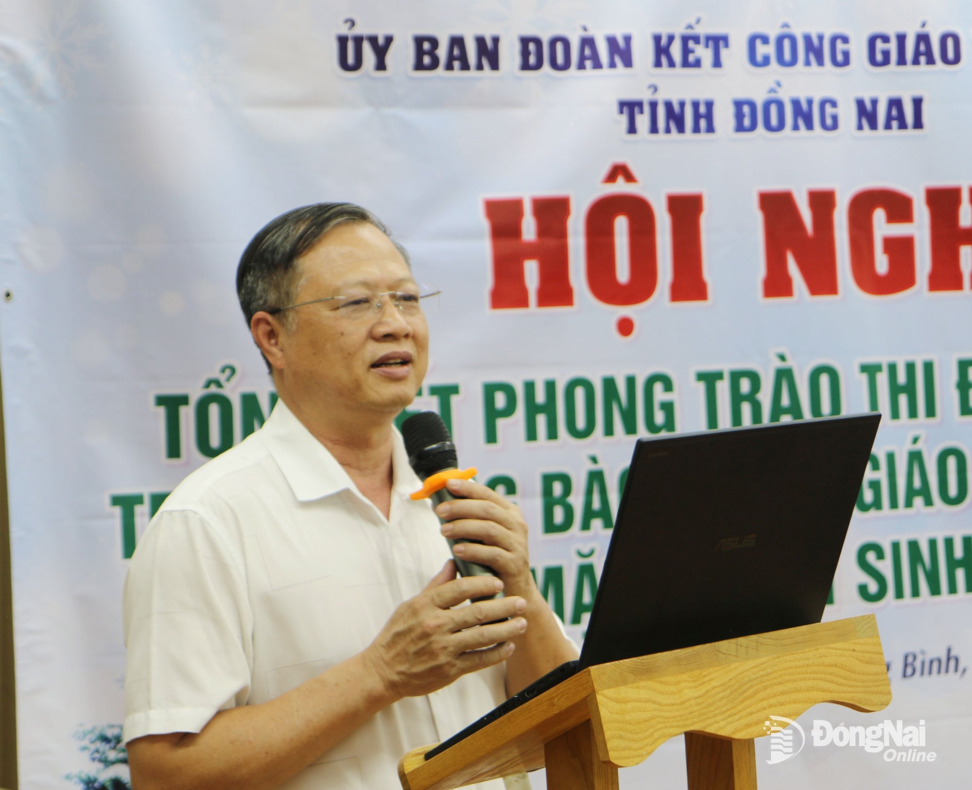 Nguyen Tan Phu, Vice Chairman of the Vietnam Fatherland Front Committee of Dong Nai province, speaks at the conference. Photo: Van Truyen