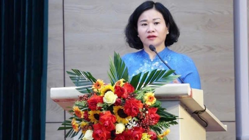 លោកស្រី ង្វៀន ធី ទ្វៀន អនុប្រធានគណៈកម្មាធិការកណ្តាលនៃរណសិរ្សមាតុភូមិវៀតណាម និងជាប្រធានសហភាពនារីវៀតណាម បានថ្លែងសុន្ទរកថាបិទកិច្ចប្រជុំ។