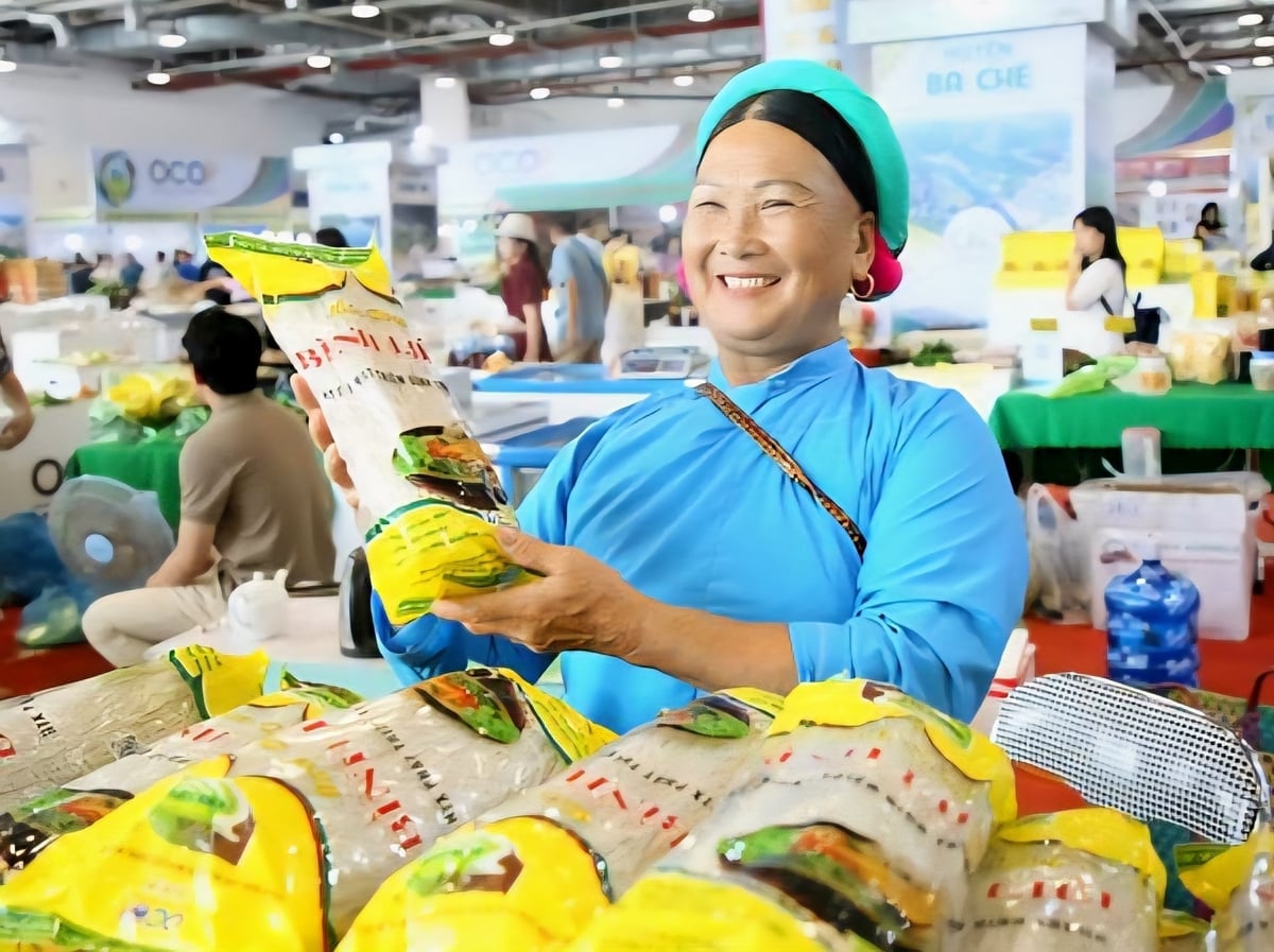 មីដំឡូងមីប៊ិញលៀវ ជាផលិតផលមួយក្នុងចំណោមផលិតផលមួយរបស់ខេត្ត តែងតែត្រូវបានដាក់តាំងបង្ហាញនៅក្នុងពិព័រណ៍នានា។ រូបថត៖ កឿងវូ។