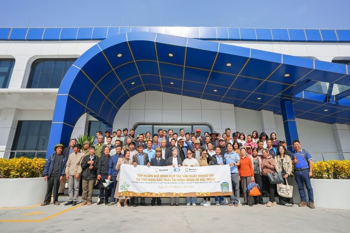 ຊາວກະສິກອນເຂົ້າຮ່ວມຫຼັກສູດຝຶກອົບຮົມ ແລະ ຢ້ຽມຊົມໂຮງງານຜະລິດອາຫານ PepsiCo ນິງບິ່ງ. ຮູບພາບ: PepsiCo.