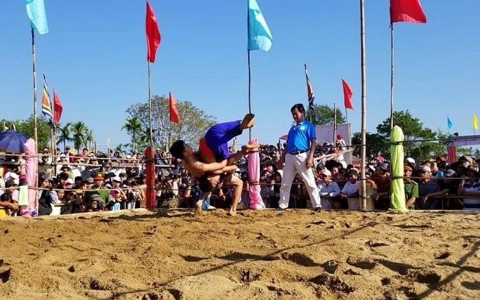 ការប្រកួតចំបាប់នៅពិធីបុណ្យចំបាប់ភូមិស៊ីញ ក្នុងទីក្រុងហ្វេ។