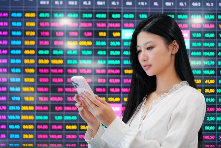VN-Index lội ngược dòng, gần 500 mã tăng giá - Ảnh 1.