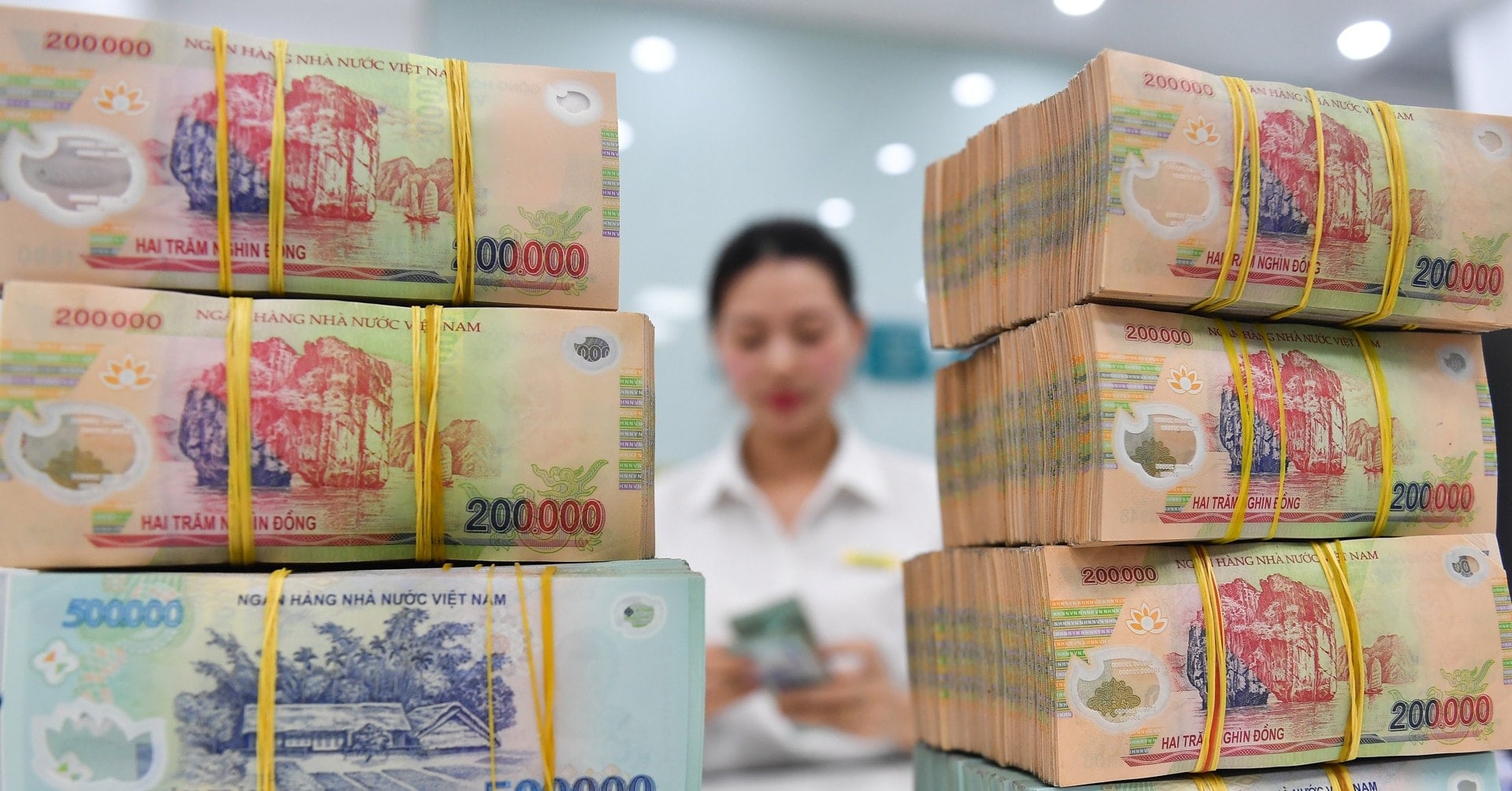 តារាងនេះបង្ហាញពីនិន្នាការកើនឡើងនៃអត្រាការប្រាក់របស់ធនាគារ។