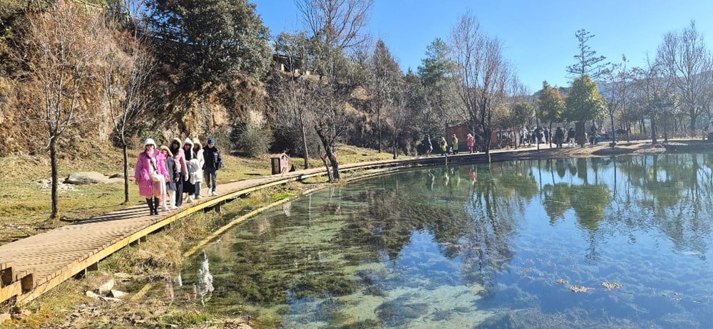 ភ្នំព្រិលនាគរាជ៖ «អច្ឆរិយៈទឹកកក» នៅក្នុងបេះដូងនៃទីក្រុងលីជាំង - រូបថតទី ៧