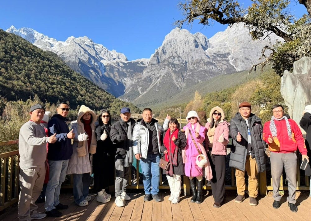 ភ្នំព្រិលនាគរាជ៖ «អច្ឆរិយៈទឹកកក» នៅក្នុងបេះដូងនៃទីក្រុងលីជាំង - រូបថតទី ៨