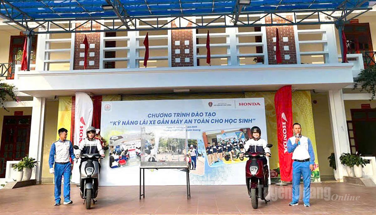 A guide to safe motorcycle riding skills for students.