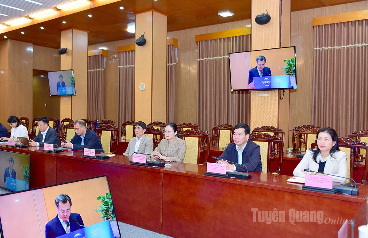 Delegates attending the Forum at the Tuyen Quang province venue.