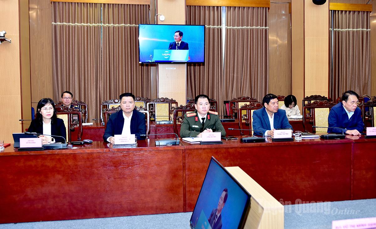 Delegates attending the Forum at the Tuyen Quang province venue.