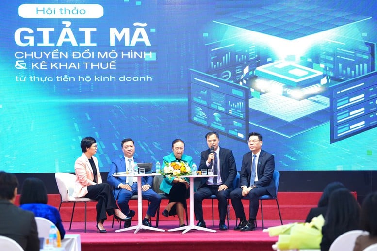 Odstranění překážek, které umožní domácím podnikům vstoupit na „nové hrací pole“ daňových přiznání – Foto 1. Gỡ vướng để hộ kinh doanh bước vào ‘sân chơi mới’ kê khai thuế- Ảnh 1.