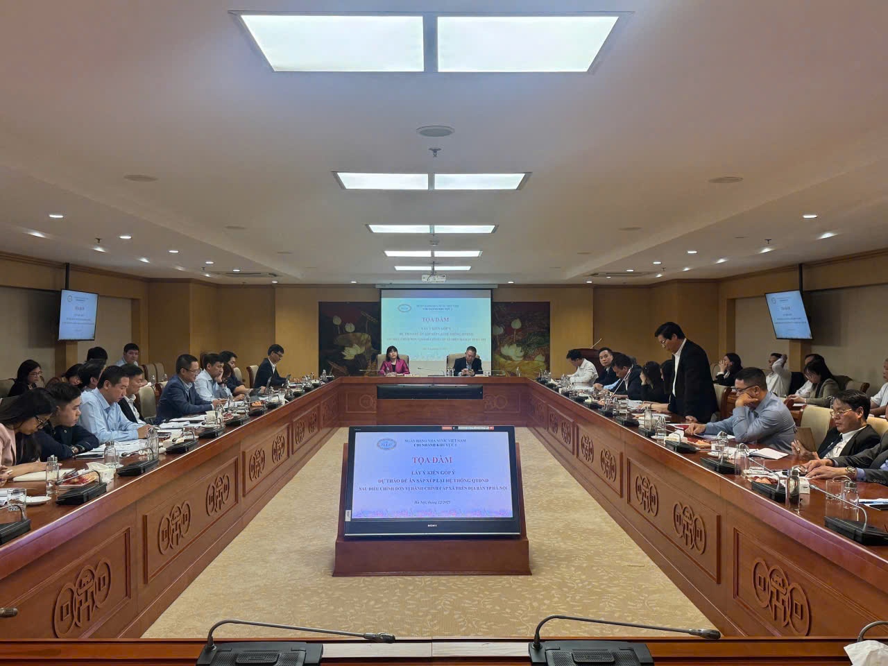 ធនាគាររដ្ឋវៀតណាម តំបន់ទី១ បានរៀបចំសិក្ខាសាលាមួយដើម្បីប្រមូលមតិយោបល់លើសេចក្តីព្រាងផែនការសម្រាប់ការរៀបចំរចនាសម្ព័ន្ធប្រព័ន្ធមូលនិធិឥណទានប្រជាជនឡើងវិញ។ NHNN Khu vực 1 tổ chức Tọa đàm góp ý dự thảo Đề án sắp xếp lại hệ thống QTDND