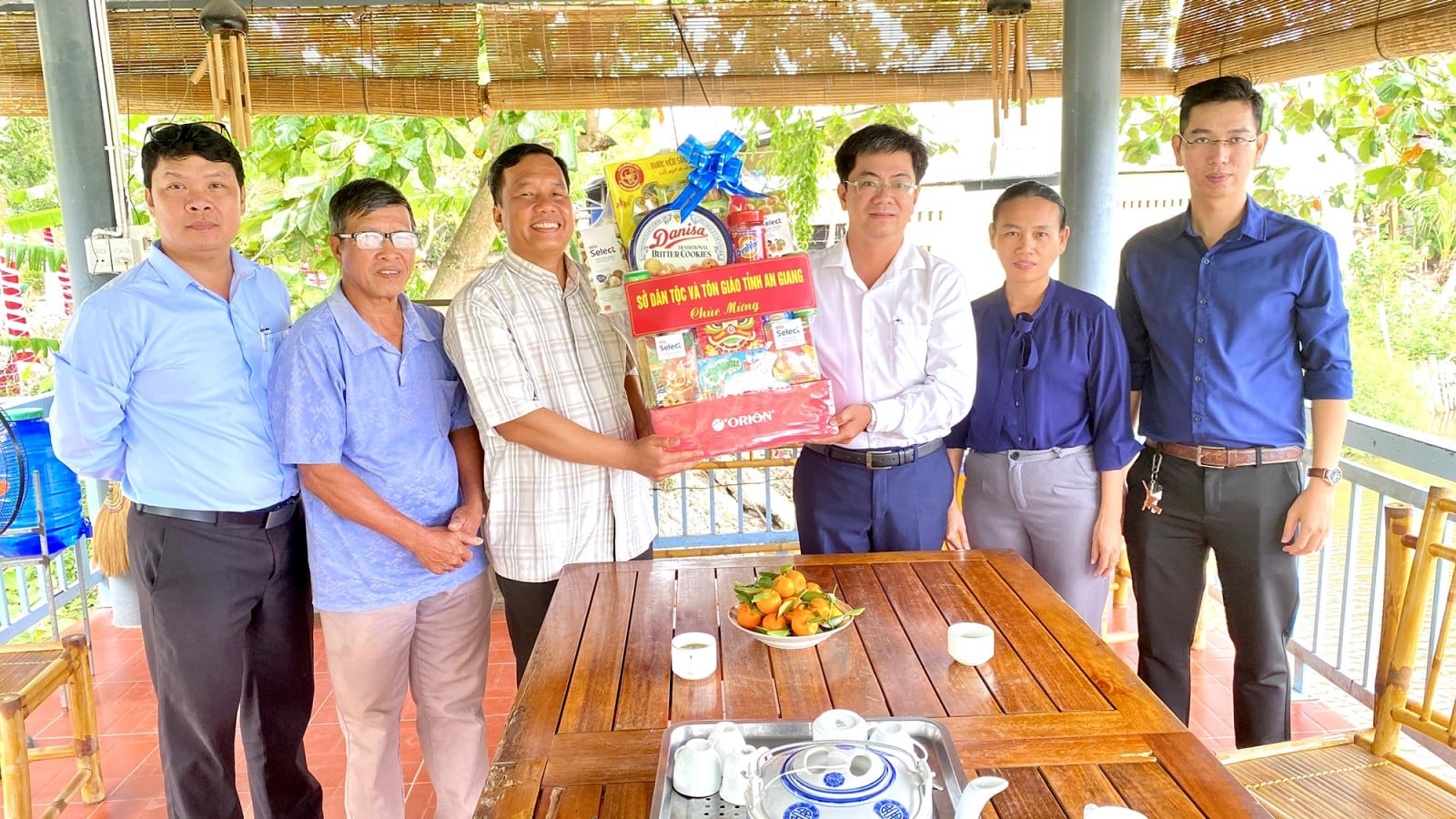 ការសួរសុខទុក្ខ និងផ្ញើសារជូនពរបុណ្យណូអែល ឆ្នាំ២០២៥