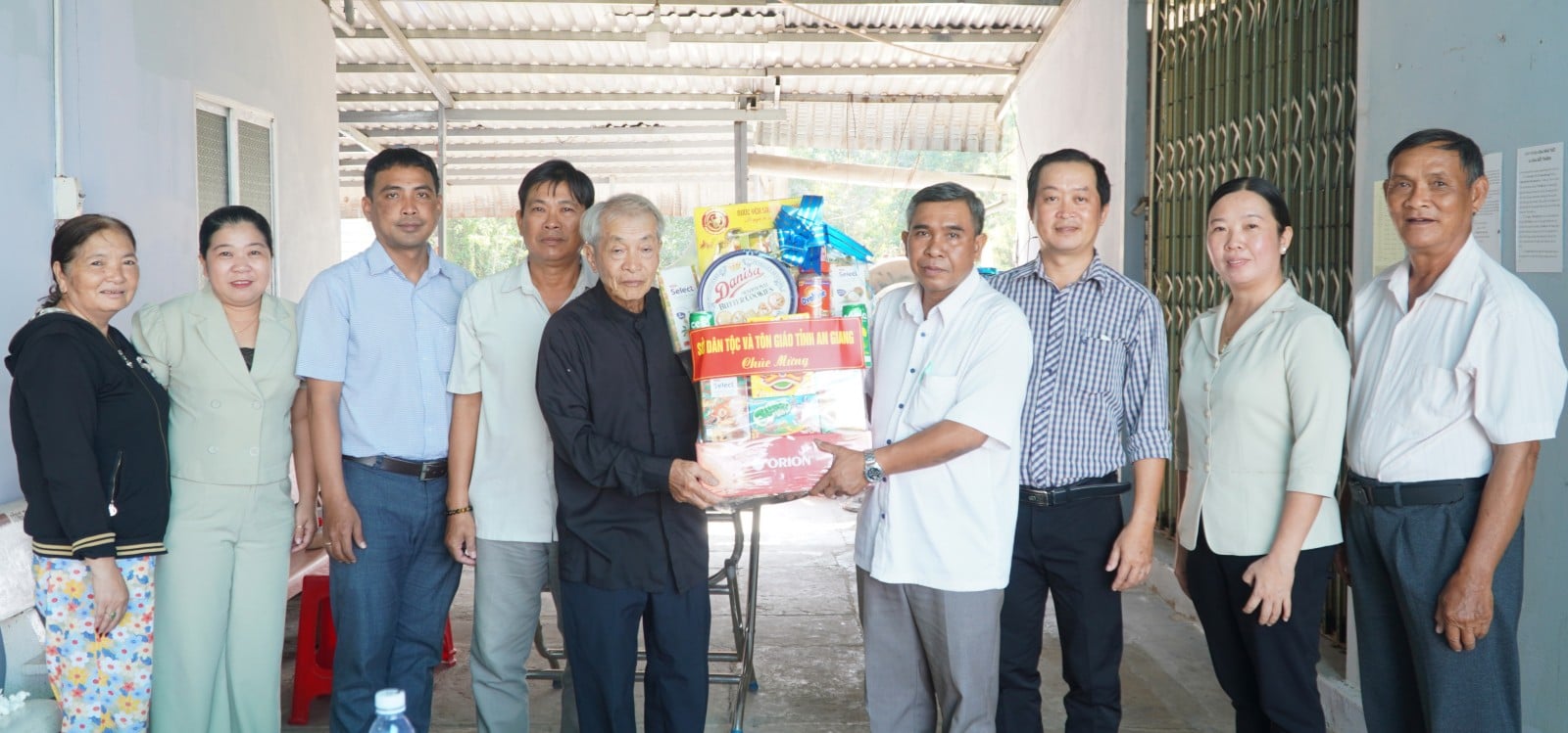 ការសួរសុខទុក្ខ និងផ្ញើសារជូនពរបុណ្យណូអែល ឆ្នាំ២០២៥