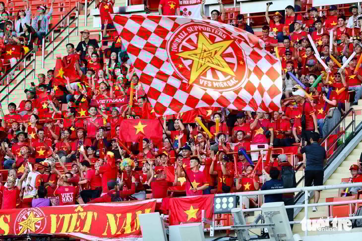 'Cháy vé' xem trận chung kết U22 Việt Nam đấu U22 Thái Lan - Ảnh 1.