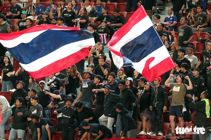 'Cháy vé' xem trận chung kết U22 Việt Nam đấu U22 Thái Lan - Ảnh 2.