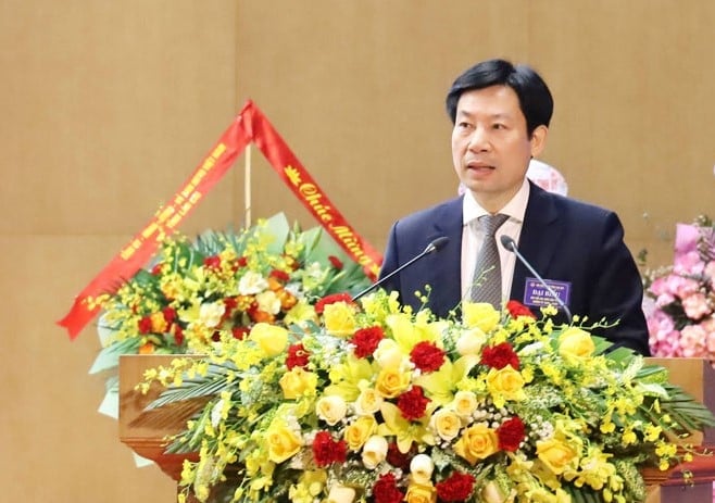 Pan Nguyen Xuan Dinh, místopředseda ústředního výboru Vietnamské asociace farmářů, hovoří na kongresu. Foto: Nguyen Hien. Ông Nguyễn Xuân Định, Phó Chủ tịch Trung ương Hội Nông dân Việt Nam phát biểu tại Đại hội. Ảnh: Nguyễn Hiên.
