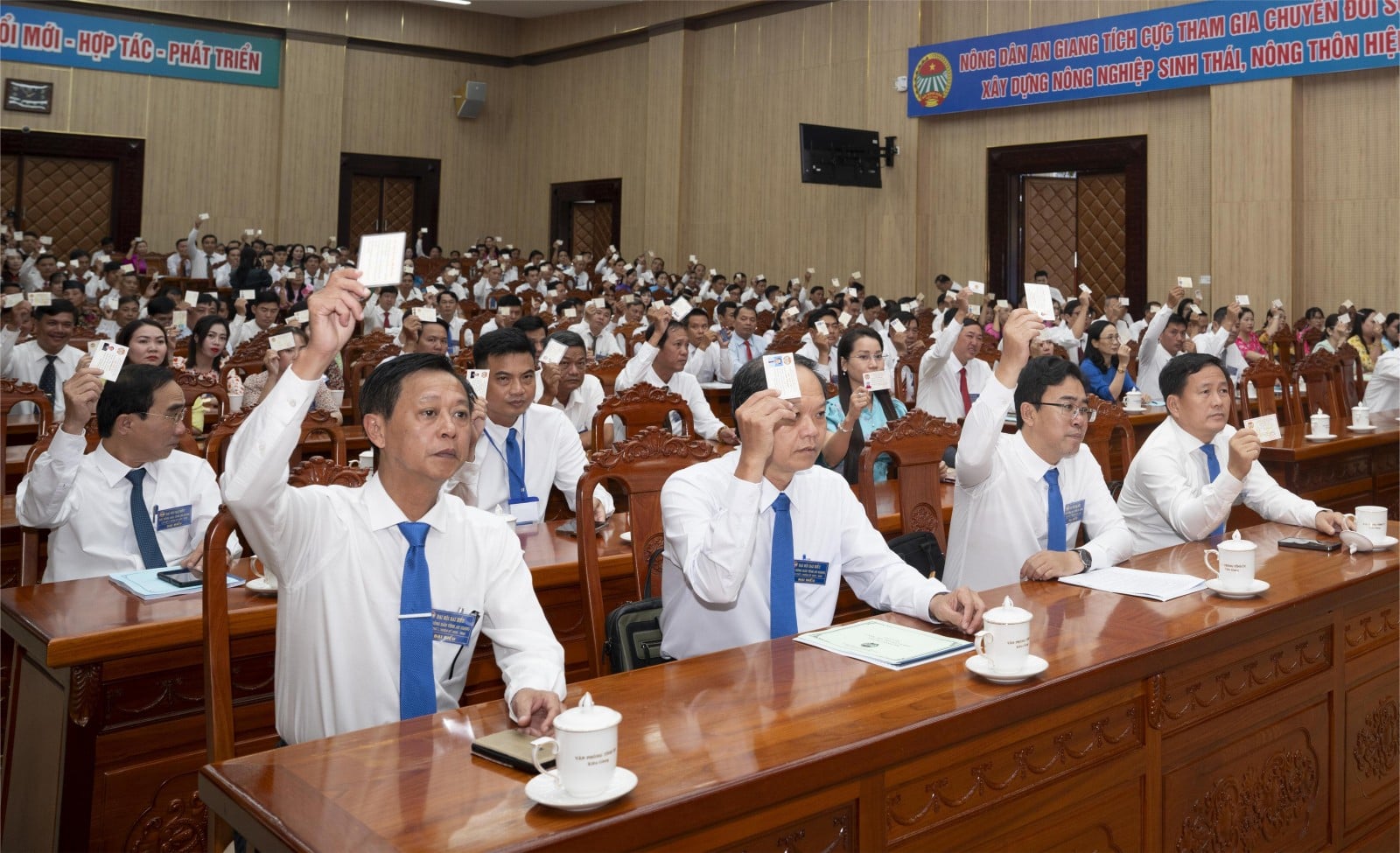 ប្រតិភូចំនួន ៣០០ នាក់បានចូលរួមសមាជលើកទី ១ នៃសមាគមកសិករខេត្តអានយ៉ាង អាណត្តិ ២០២៥-២០៣០។