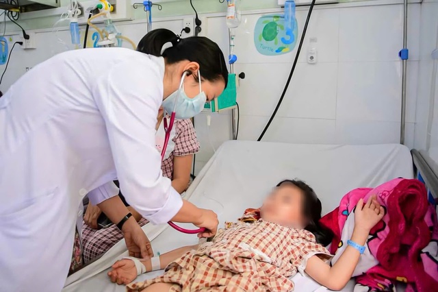 Sốt xuất huyết: Không tự dùng thuốc hạ sốt, giảm đau  - Ảnh 1.