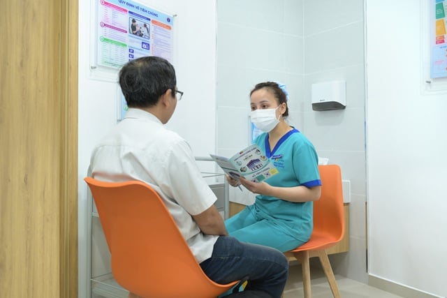 Sốt xuất huyết: Không tự dùng thuốc hạ sốt, giảm đau  - Ảnh 2.