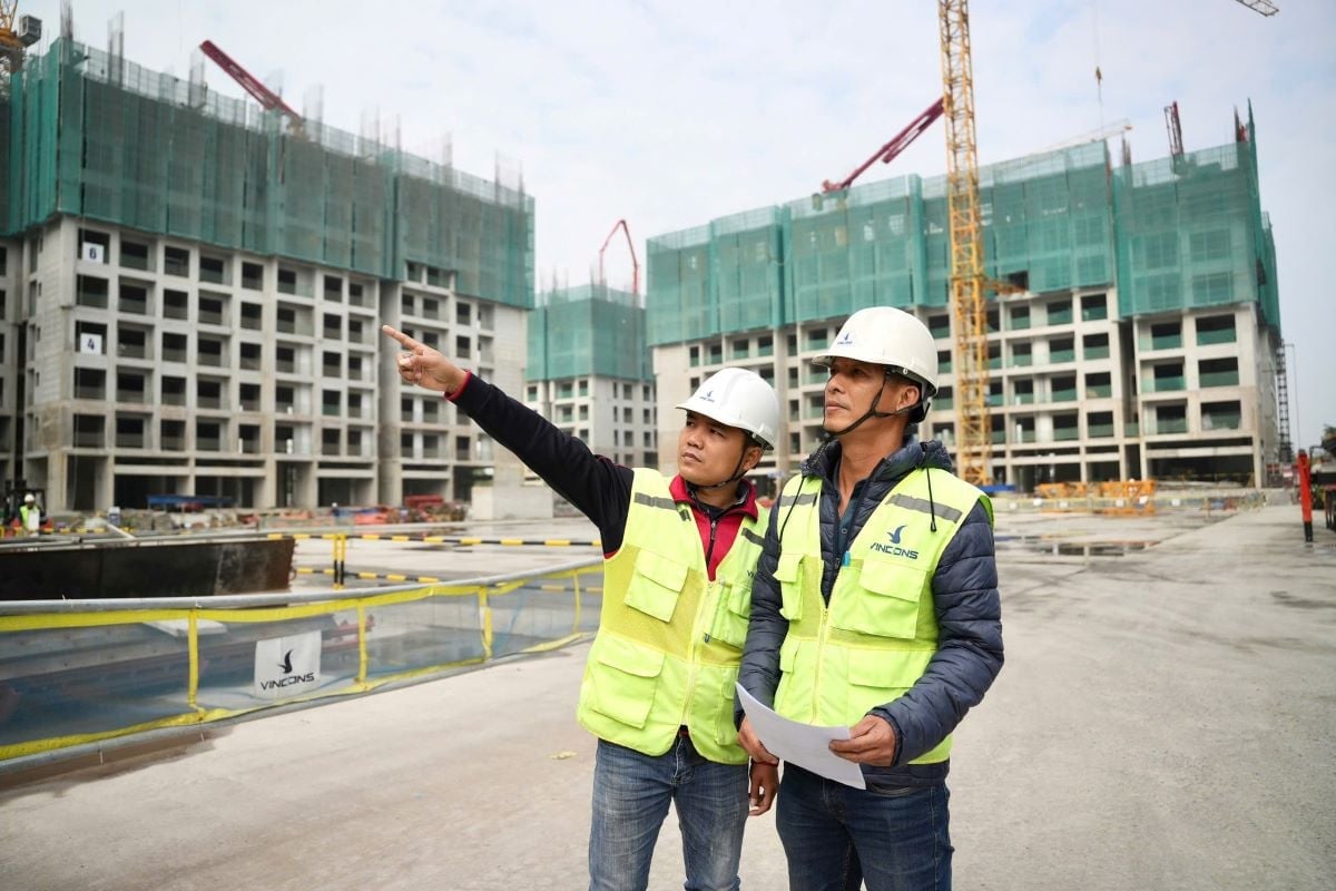 VinCons มุ่งมั่นที่จะสร้างสภาพแวดล้อมการทำงานที่เหมาะสม ปลอดภัย และยั่งยืนสำหรับพนักงานทุกคน ภาพ: Vingroup VinCons cam kết xây dựng một môi trường làm việc tử tế, an toàn và bền vững cho toàn thể người lao động. Ảnh: Vingroup.