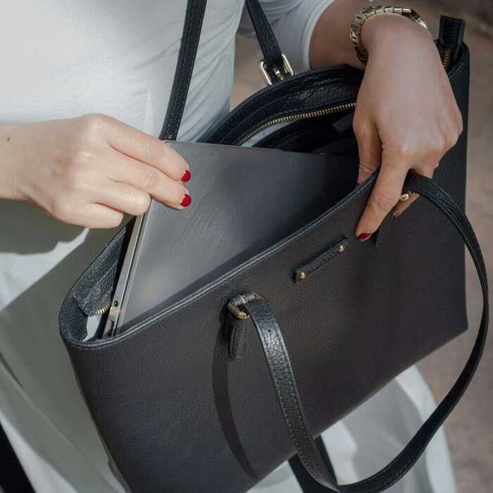 Středně velká kabelka je praktickým dárkem pro učitele/učitelku.