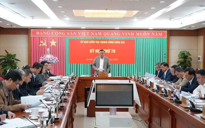 Comrade Tran Sy Thanh, Chairman of the Central Inspection Committee, presided over the meeting.