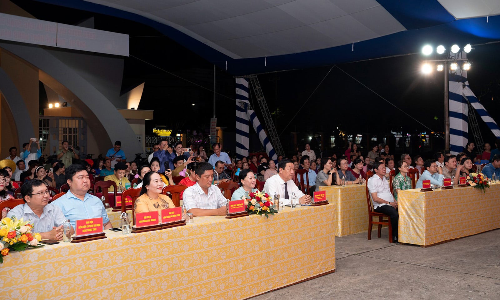 ពិធីបើកការប្រកួតតន្ត្រី និងចម្រៀងប្រពៃណីខេត្តអានយ៉ាង