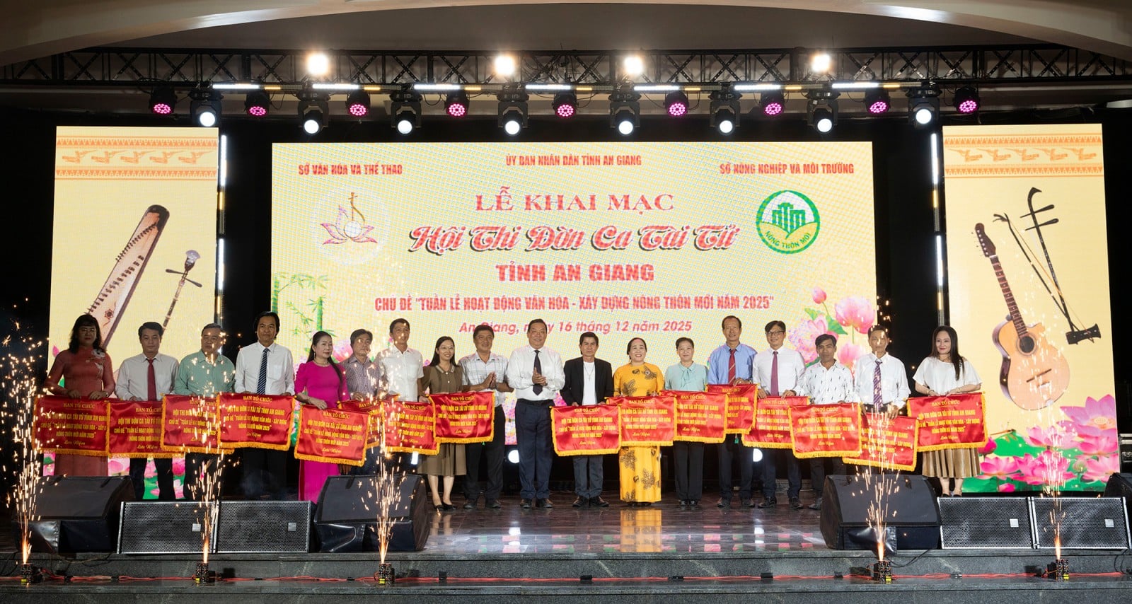 ពិធីបើកការប្រកួតតន្ត្រី និងចម្រៀងប្រពៃណីខេត្តអានយ៉ាង