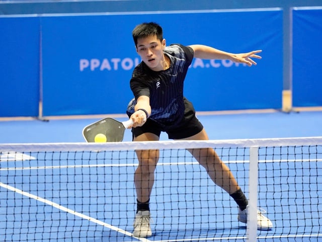 En hård drabbning i VTV9 Open pickleball-turneringen med extremt attraktiva priser - Foto 2. Chạm trán 'nảy lửa' giải pickleball VTV9 Open với giải thưởng cực kỳ hấp dẫn- Ảnh 2.