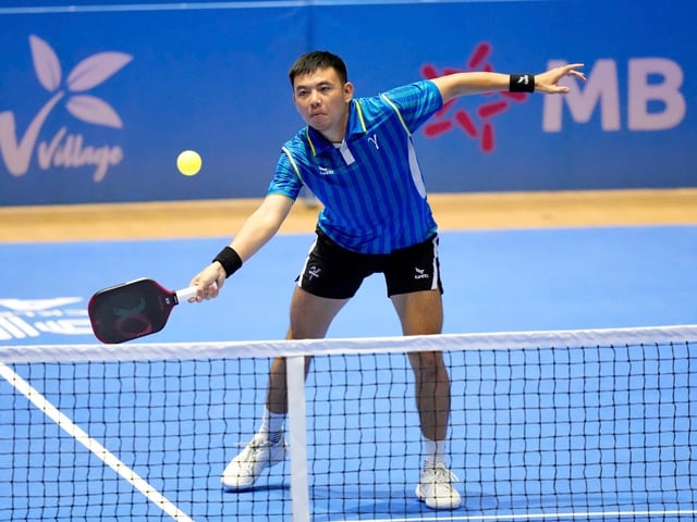 En hård drabbning i VTV9 Open pickleball-turneringen med extremt attraktiva priser - Foto 3. Chạm trán 'nảy lửa' giải pickleball VTV9 Open với giải thưởng cực kỳ hấp dẫn- Ảnh 3.