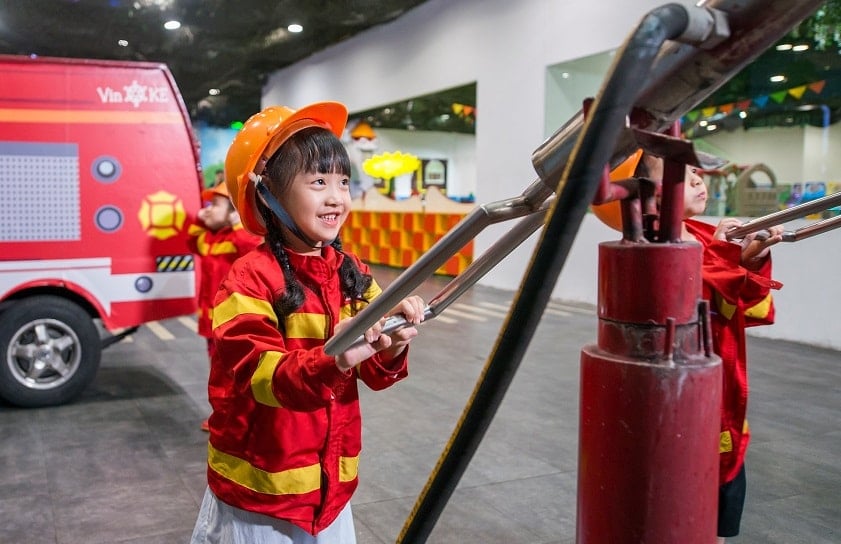 កុមារចូលរួមក្នុងបទពិសោធន៍ណែនាំអាជីពនៅ VinKE។