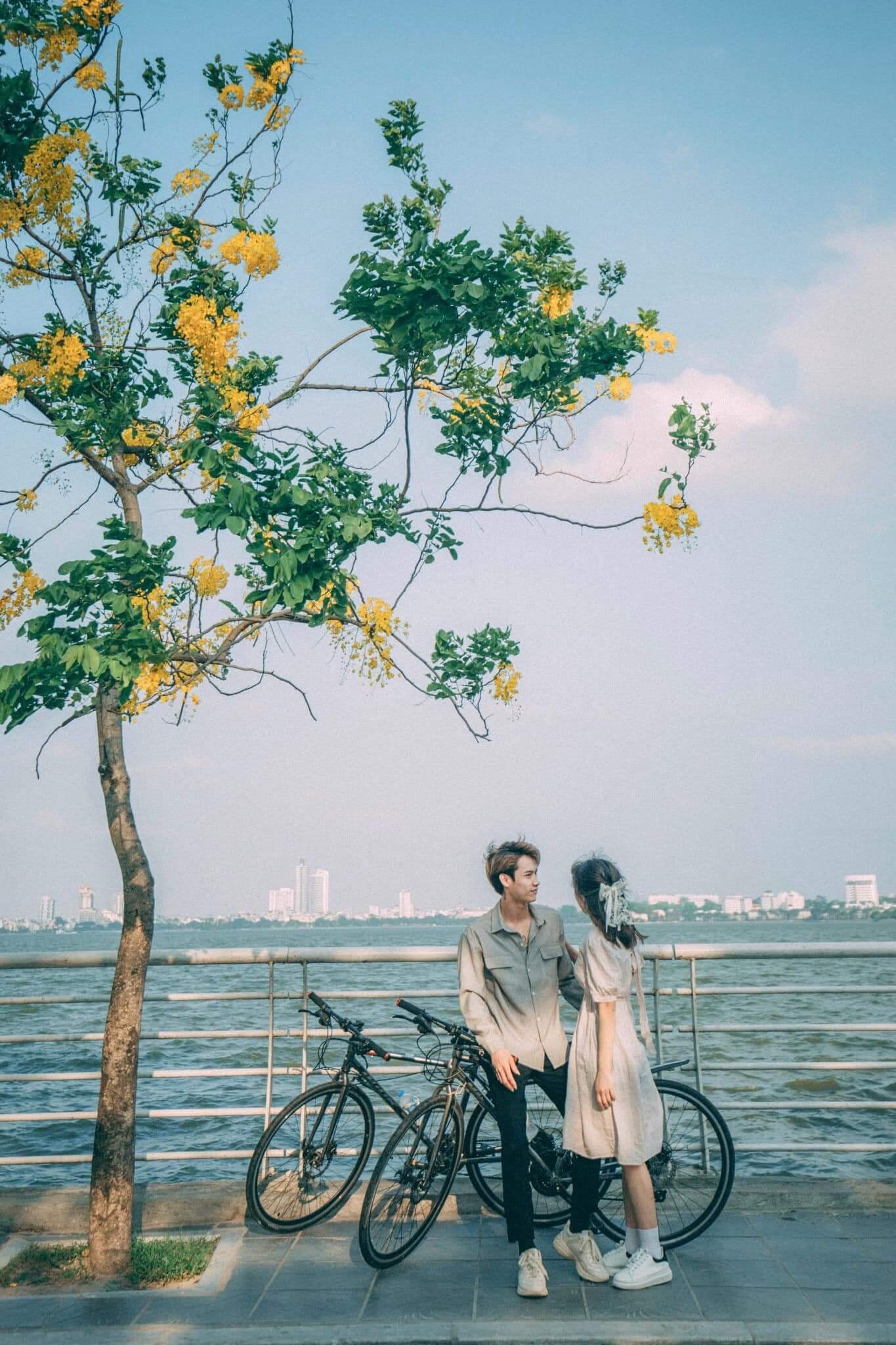 ថ្ងៃលិចលើបឹងខាងលិច ដែលជាទេសភាពដ៏ស្រស់ស្អាតបំផុតមួយរបស់ទីក្រុងហាណូយ។