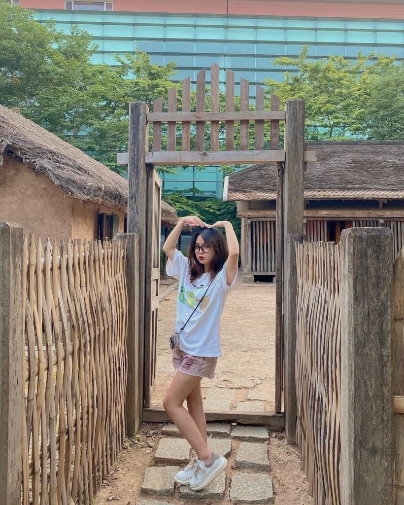 តំបន់តាំងពិព័រណ៍ខាងក្រៅនៅសារមន្ទីរជនជាតិវិទ្យាវៀតណាម