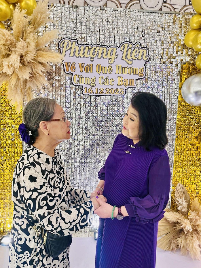 Phượng Liên, Ngọc Giàu, Lệ Thủy, Diệu Hiền xúc động trong ngày họp mặt tại quê nhà - Ảnh 3.
