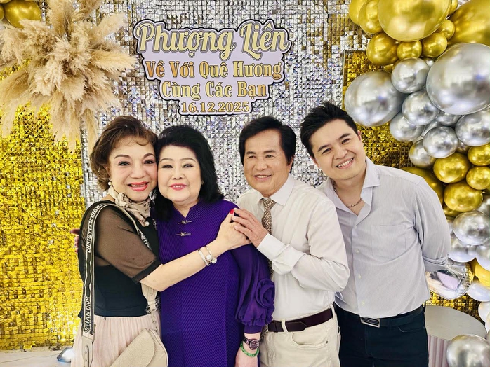 Phượng Liên, Ngọc Giàu, Lệ Thủy, Diệu Hiền xúc động trong ngày họp mặt tại quê nhà - Ảnh 4.