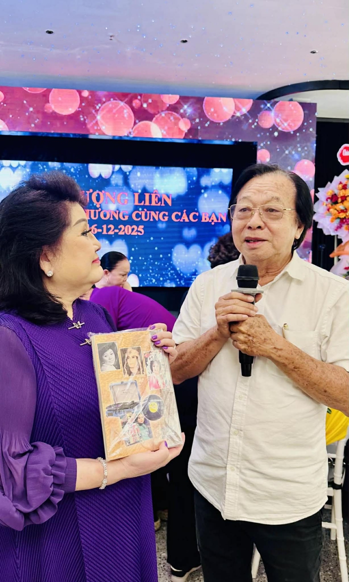 Phượng Liên, Ngọc Giàu, Lệ Thủy, Diệu Hiền xúc động trong ngày họp mặt tại quê nhà - Ảnh 6.