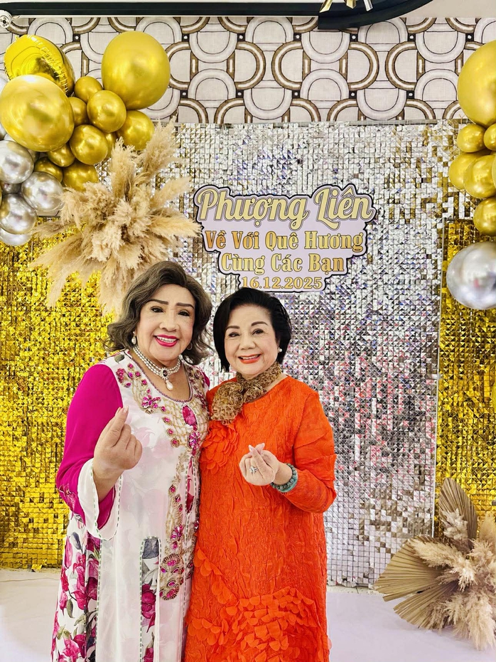 Phượng Liên, Ngọc Giàu, Lệ Thủy, Diệu Hiền xúc động trong ngày họp mặt tại quê nhà - Ảnh 10.